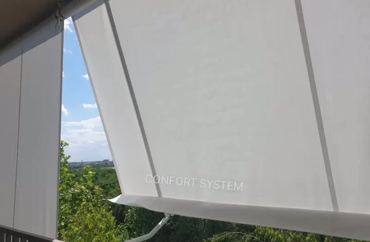 Copertine verticale retractabile pentru balcon: confort și intimitate cu Confort System 7